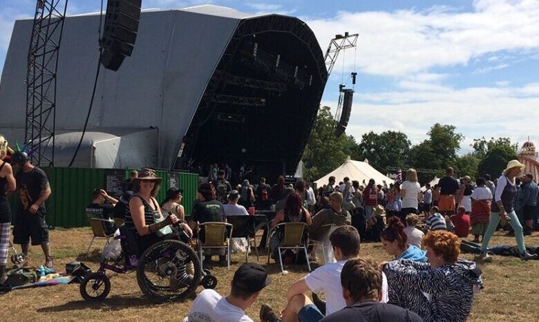 Freie Sicht statt zweiter Reihe: So gelingen Rollstuhlpodeste bei Open-Air-Konzerten